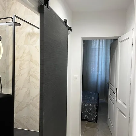 Logis Centre Historique 4 Personnes - Soleil Levant Apartment *